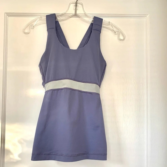 LULULEMON Deep V Tank top with back pocket size 6 - Picture 3 of 15